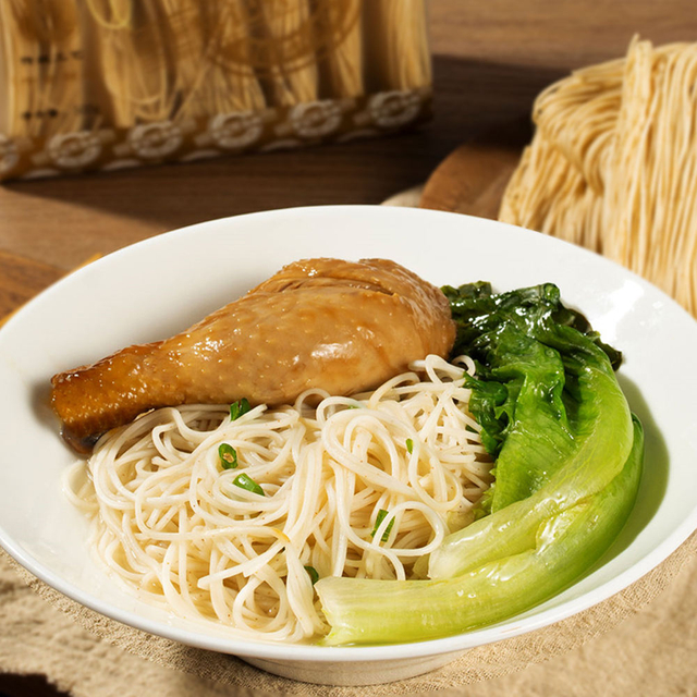 wide egg noodles