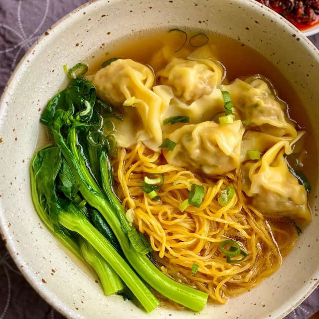 asian salad with chow mein noodles