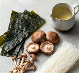 jimeng-2026-06-09-4169- Minimalist flat lay of dried kombu seaw...(1).png